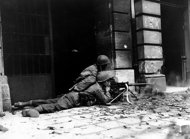 德军|德军丢失的首个本土城市,美军重兵围攻浴血厮杀,血腥的亚琛战役