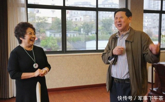 空军高炮十|如何去爱，读格里克还是学重庆女人陈少红？