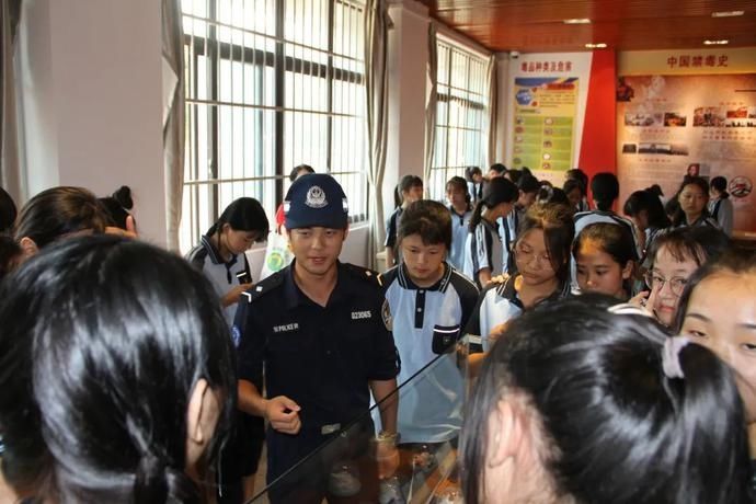 禁毒模拟|警察蜀黍带来开学第一课,孩子们收获满满!
