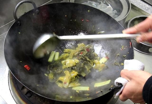  只顾|酸菜鱼别只顾着放酸菜，做好这个步骤汤汁更入味鲜美