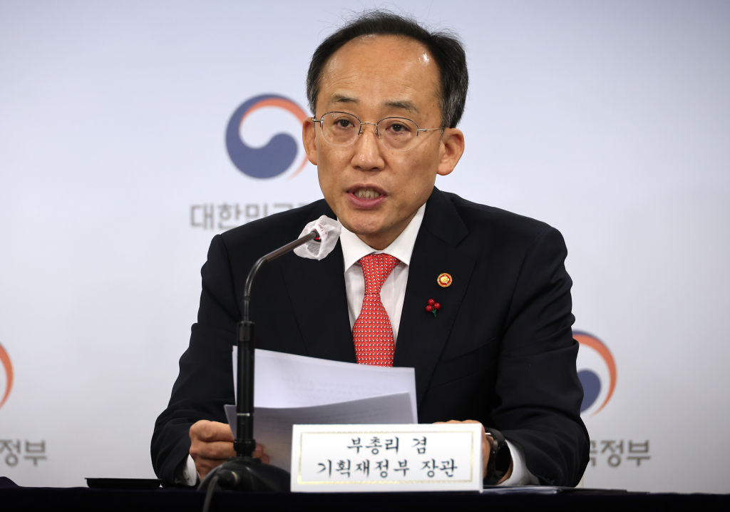 外媒：韩国因芯片出口量暴跌下调经济增长预期