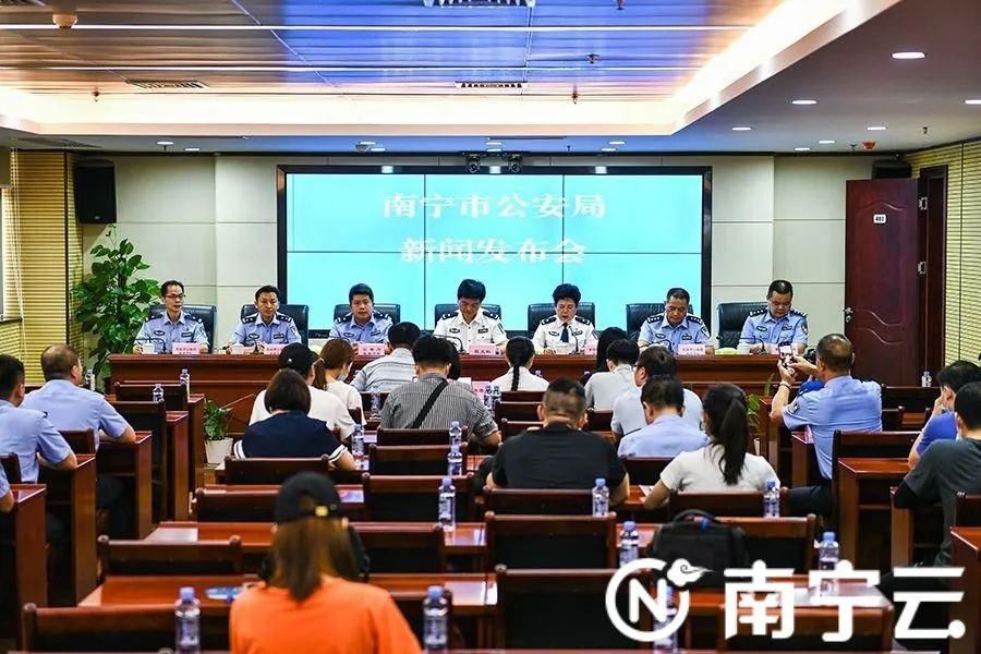  破获|警方破获3起特大毒品案件！毒贩利用铲车运毒...