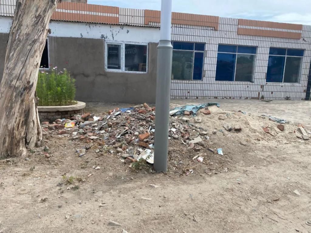 随手|【创文明城】随手拍丨垃圾桶:“请靠近我一点儿”