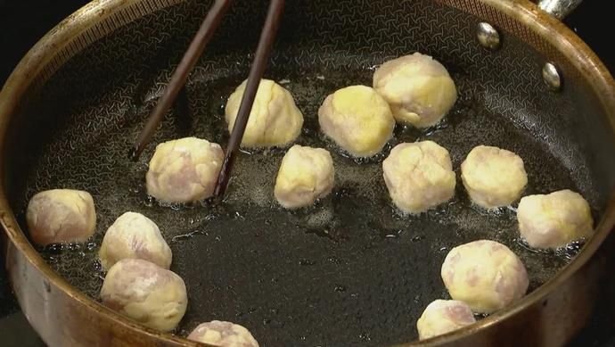 小梨盅|【养生厨房】今日菜品——《雪梨咕咾肉+小梨盅》