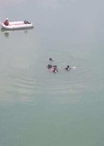  打捞|17岁女生跳河，疑因感情问题……打捞上来时已无生命体征！