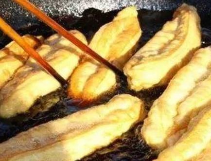 喜欢吃|原来油条的做法是如此简单,这样做,松软又好吃,健康又营养