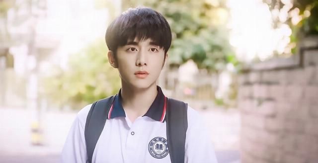 丁禹兮|10位男星穿校服!《以家人之名》宋威龙、罗云熙、丁禹兮都是顶级校园男神