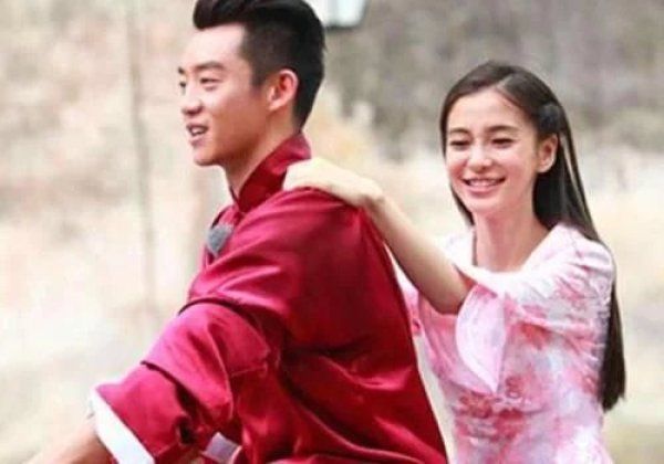  CP|baby甩大球防止别人抢酸奶，郑恺却故意在脚边不动，周五CP回来了