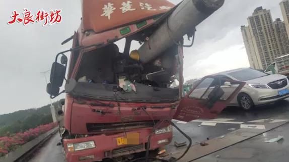  车祸|突发！德胜大桥发生可怕车祸，现场…