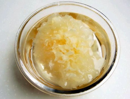  润肤|银耳和百合是天生的一对，秋后每天坚持吃一点，润燥润肤特舒服