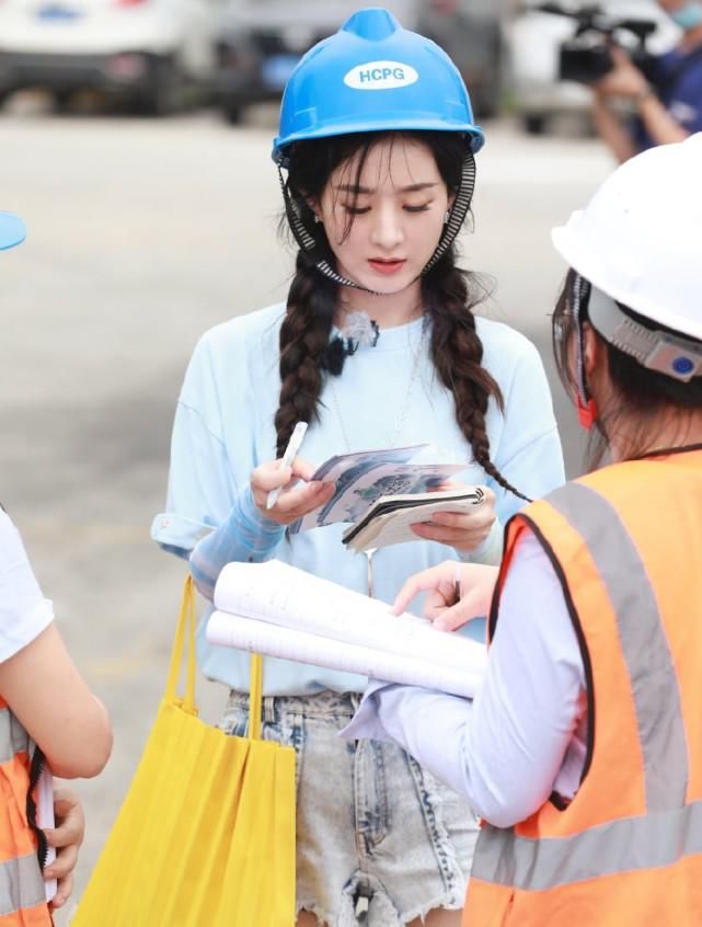  母爱|赵丽颖逗娃母爱洋溢，刘宇宁全能员工，他才是最适合中餐厅的