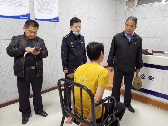 王某|黄州警方4小时生擒持刀抢劫犯