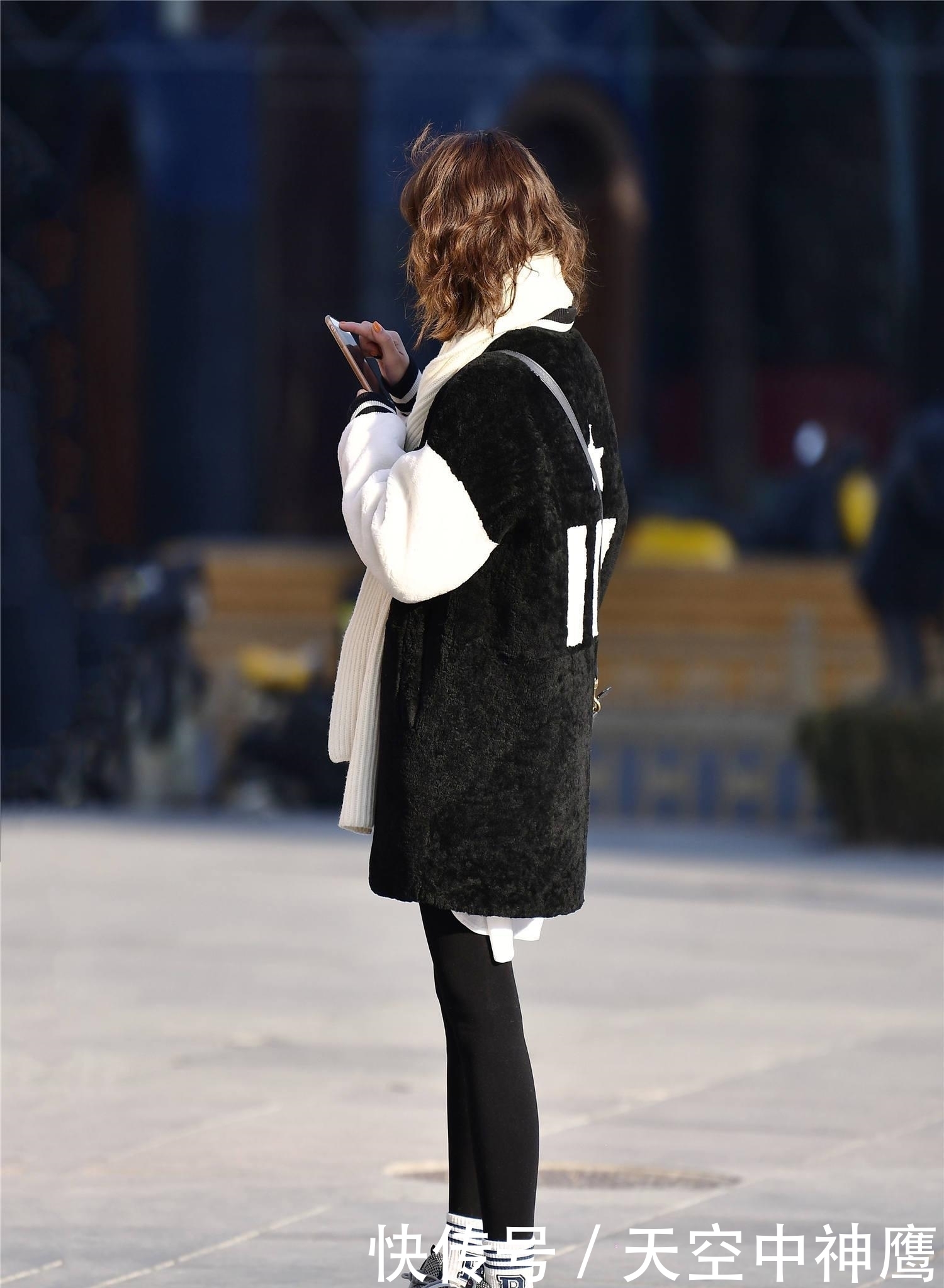  春天|街拍：春天穿上她，修身显瘦还衬托出气质，更有着保暖的效果！