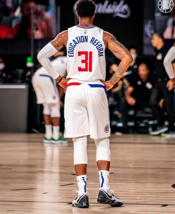  图集|科怀大战勒布朗！快船官推晒两队上半场比赛现场图集