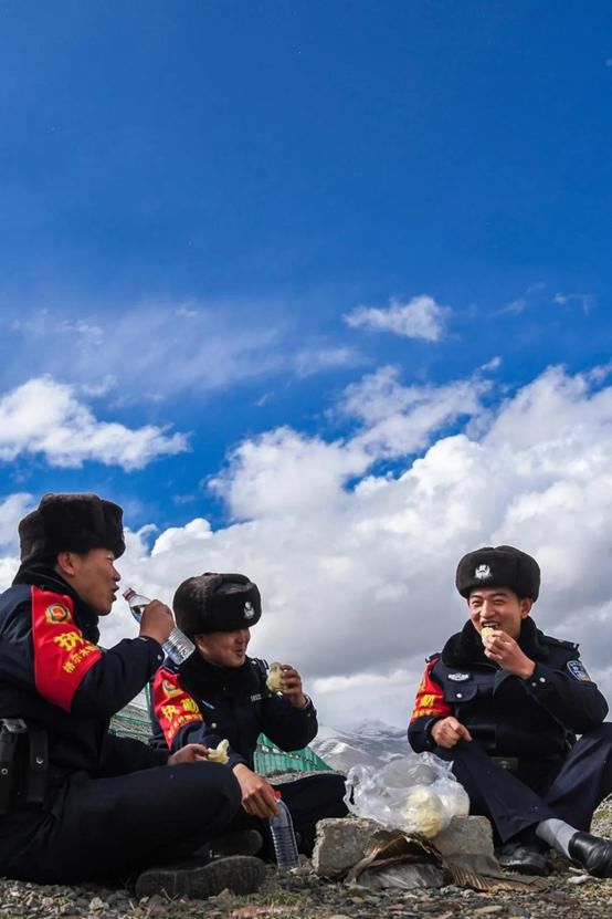 地上|那天，闪电就在耳边炸响，冰雹打在地上又弹在车上