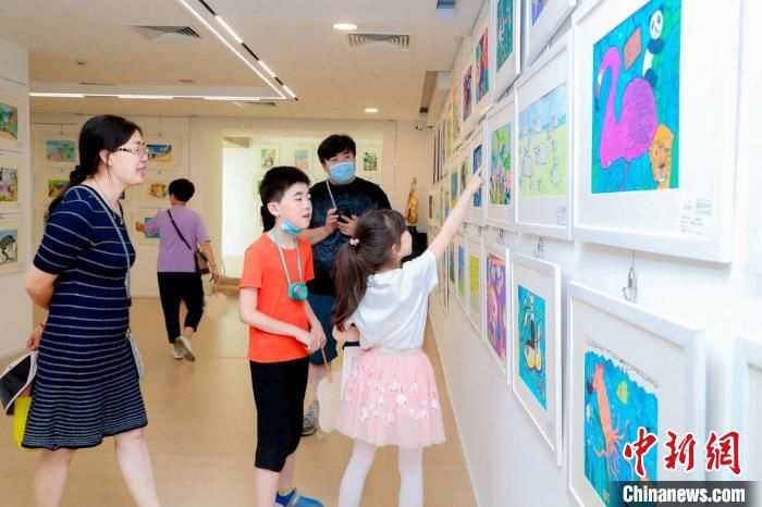 “美在万物生”艾瑞卡国际儿童画公益巡展北京展开幕