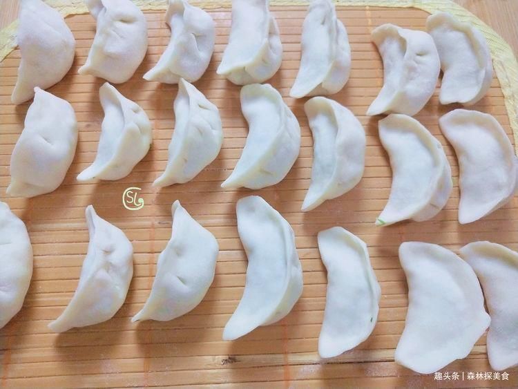 大锅|秋季饺子的做法，鲜香味美，10块钱做一大锅，比肉馅的还营养