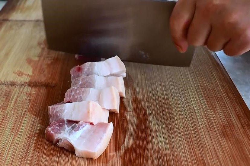 红烧|五花肉不用红烧,教你秘制新吃法,不加油不加水,浓浓酱香味