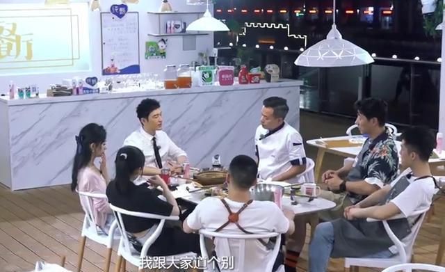  是因为|赵丽颖《中餐厅》崩溃大哭真相，原来是因为黄晓明冯伟卡斯柏离开