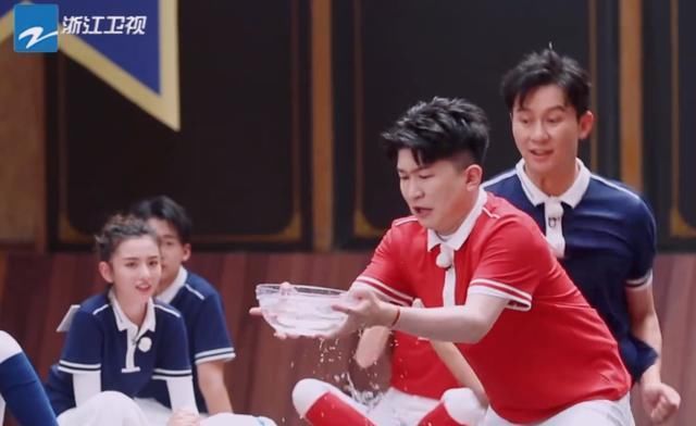  作到|跑男历史上最作的男嘉宾，娘里娘气作到停不下来，导演都看不下去