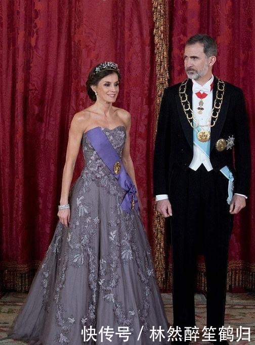 钻石|莱蒂齐亚王后难得高调!一头直发穿一条红裙,不戴钻石皇冠也高贵