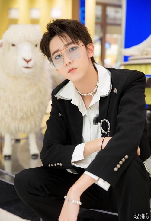  萧山|R1SE家境揭秘，萧山阔少何洛洛，茶庄少主焉栩嘉，而他最富有