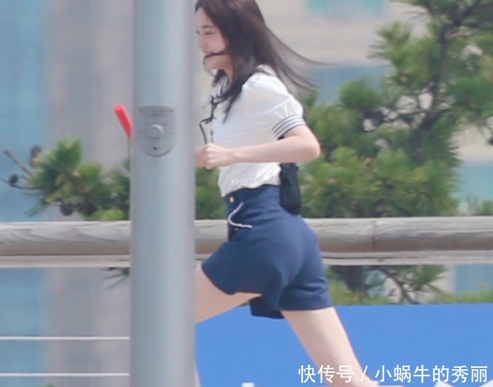 娜娜和吴宣|《跑男》路透照,欧阳娜娜身材比例好,吴宣仪不愧是“女团腿”