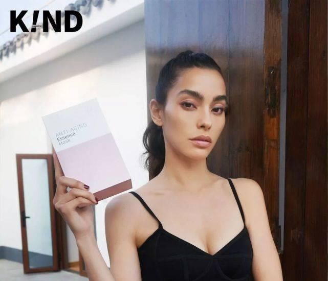  近照|61岁“少女脸”奶奶近照被扒！看完这张脸，6亿直男在线表白：美得太犯规！