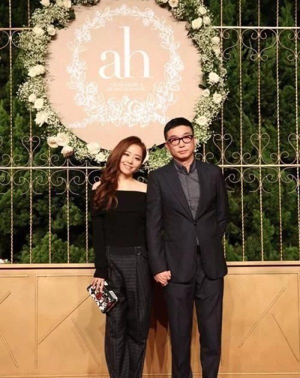  亮相|张靓颖突破亮相说唱综艺，被赞衣品大变好看，素颜也美丽