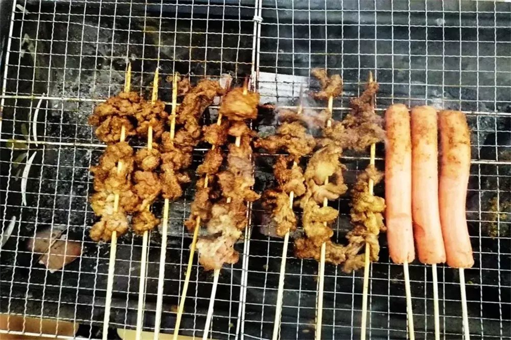 羡慕|解放军野外驻训伙食怎么样?小龙虾、烤全羊随便造!能羡慕死印军