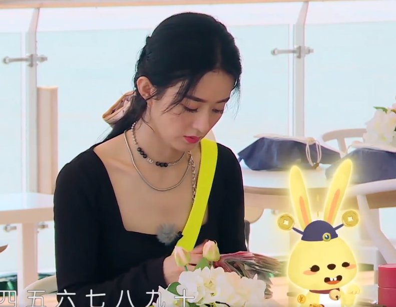  糟糕|赵丽颖《中餐厅》把刨冰吐回碗里，边数钱边吃饭，生活习惯太糟糕