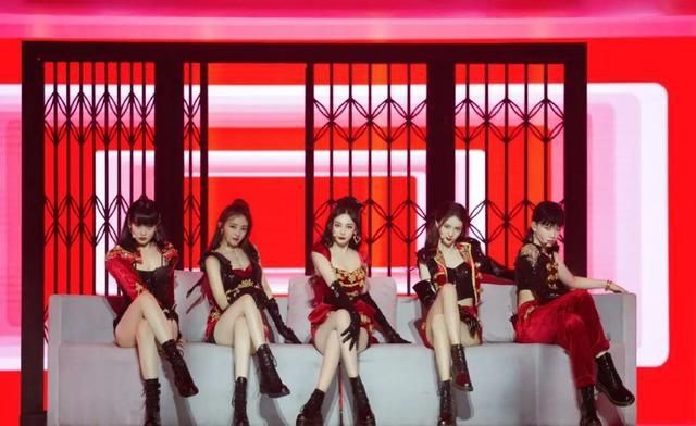  金晨|《浪姐》总决赛姐姐穿婚纱亮相，张雨绮头纱绝美，却被金晨抢风头