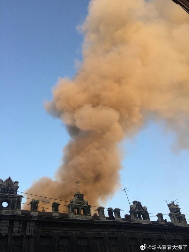  老松光|今晨突发！哈尔滨老松光电影院附近着火，现场浓烟滚滚