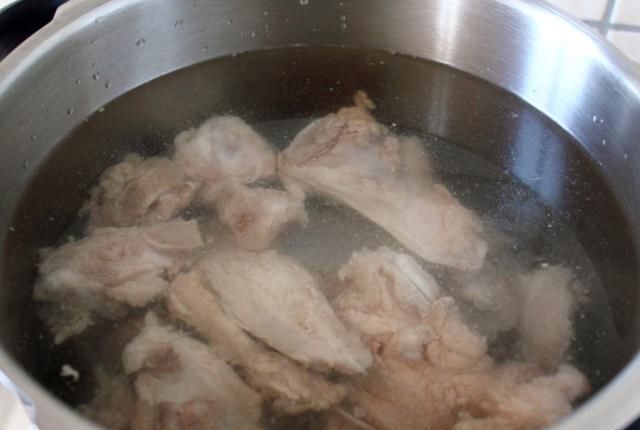  排骨汤|排骨汤怎么做才好喝？学会以下3点，轻松熬出神仙汤