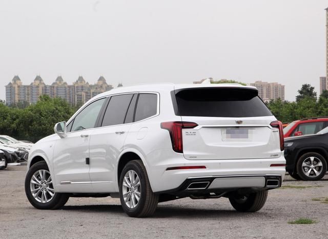  现场|本田追尾凯迪拉克XT6，看到现场之后，谁是“纸糊车”一目了然