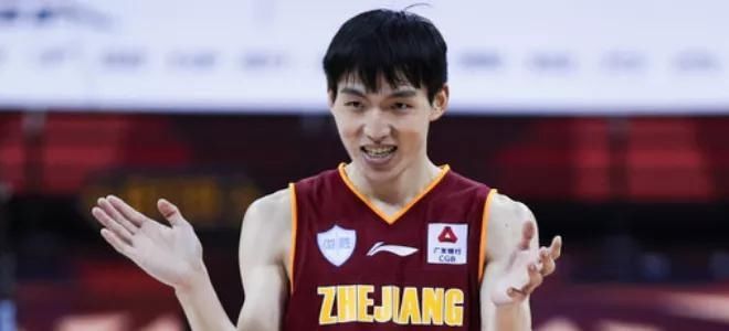 双星|第一后卫被晃倒，爬起来1秒不歇轰10+4，双星19+7浙江大胜14分