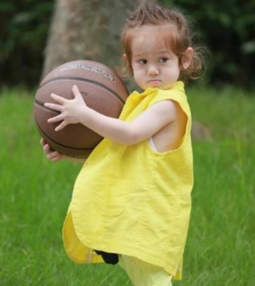  中扮演|《放开我北鼻》的“神仙选娃”，四年后都成小童星，李尖尖姜小树小卷