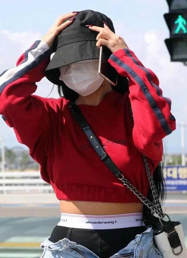 换装|唱出换装神曲《Maria》的华莎，穿衣到底有多百变？