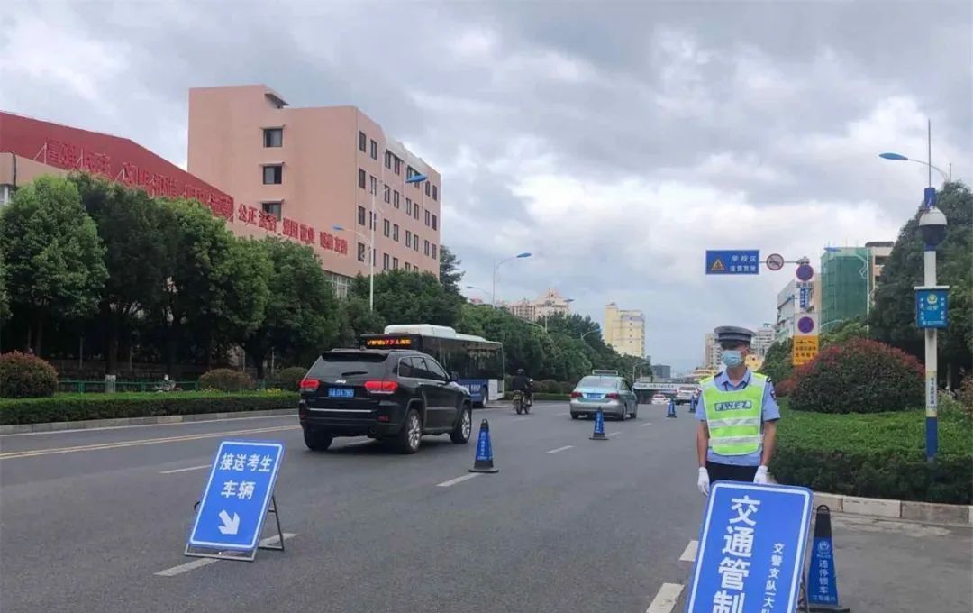  考生|图集丨云南高考首日直击：每一张安静的考桌都来之不易