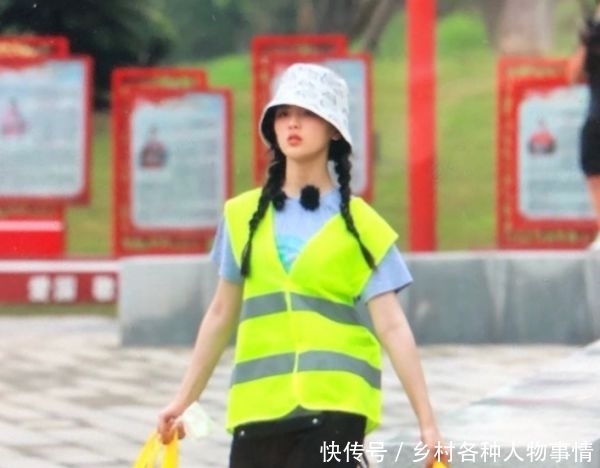 全家福|《中餐厅4》杀青啦!嘉宾全家福大曝光,王俊凯杨超越位置在边缘