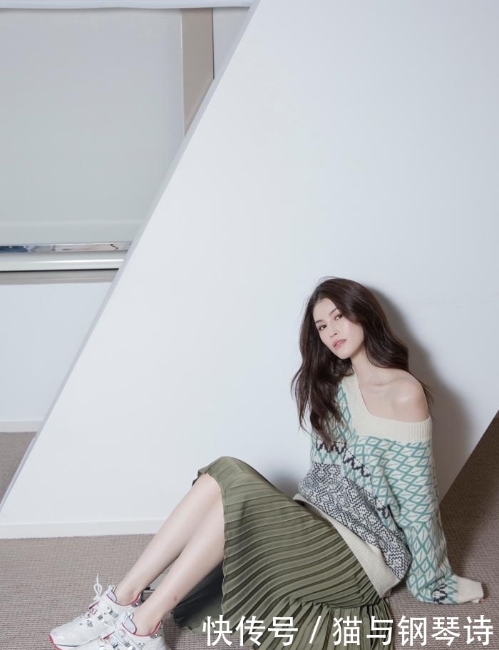 面料|谁说胯宽不能穿百褶裙！做好这三点，梨形身材也能穿得减龄又显瘦