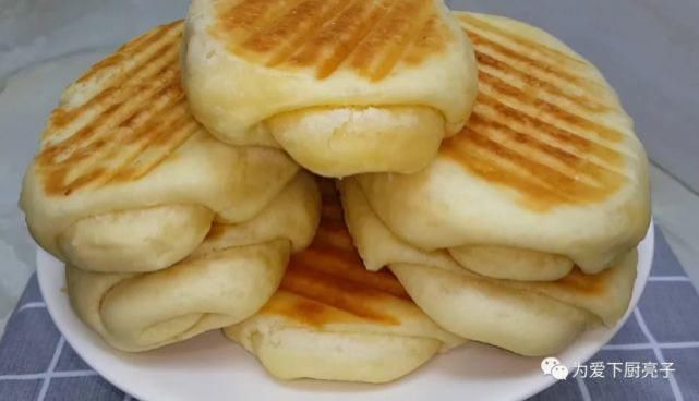  面包|烧饼这样做才好吃，加几勺白糖，外焦里软又蓬松，比面包香甜好吃