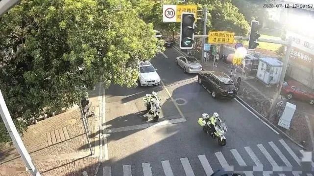  求助车辆|铁骑为生病小女孩护航，一路狂奔...