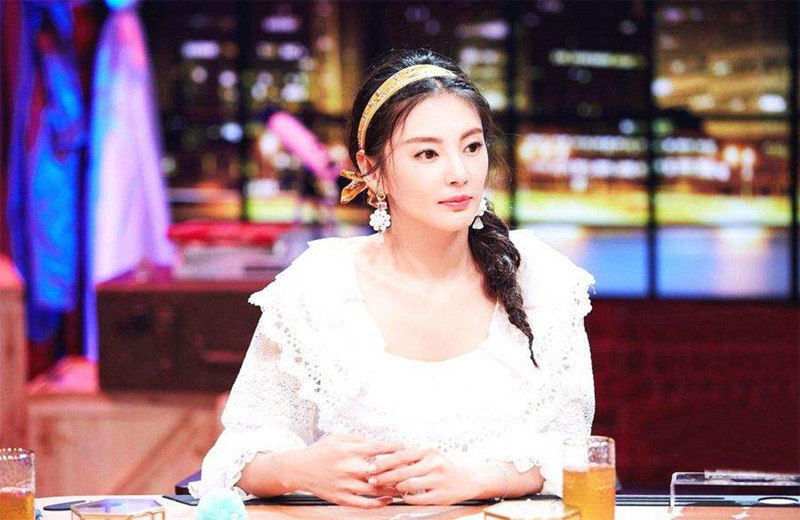  姐姐|她治得住蓝盈莹，拿得下伊能静，不愧称得上是“横姐”