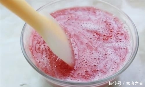  慕斯蛋糕|夏天最爱的草莓蛋糕，清爽细腻，配方升级，不用烤箱，零失败