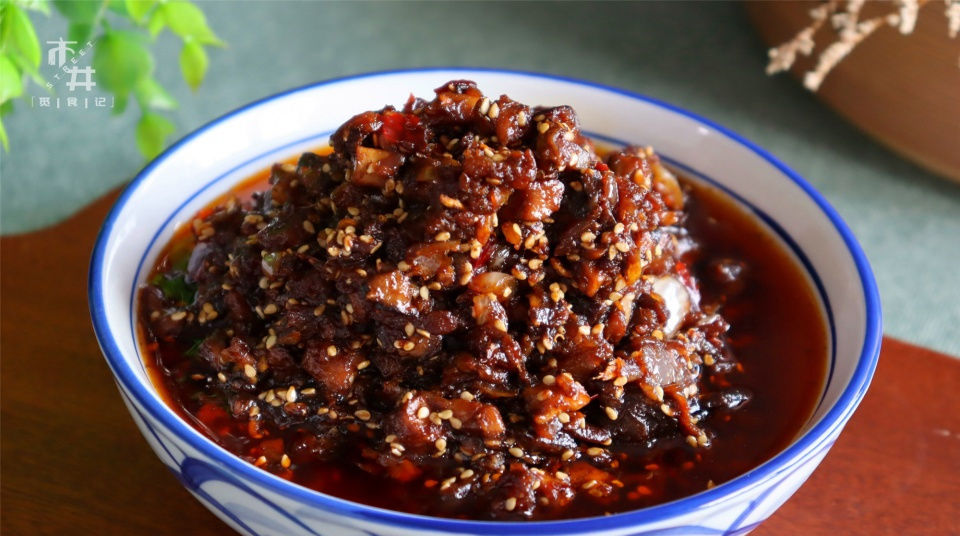  肉丁|自制香菇肉丁酱，拌啥都好吃，20元成本做一大碗，不用去超市买了