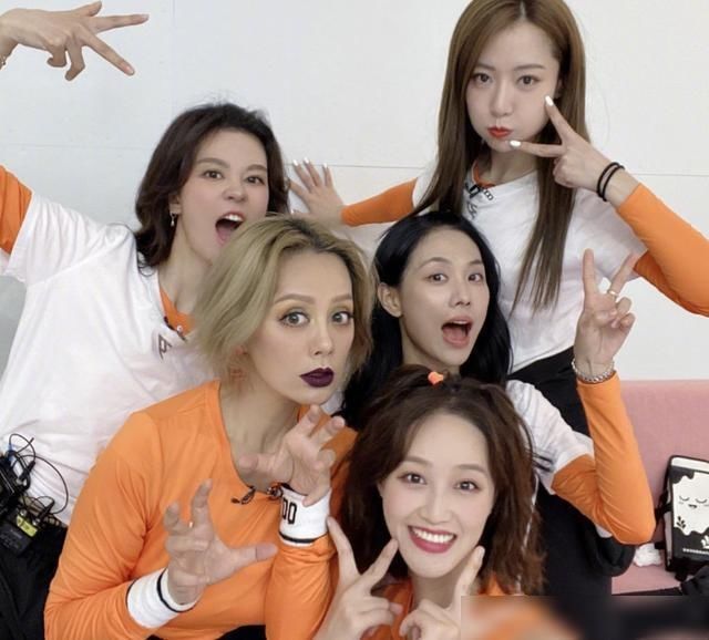  郁可唯|《浪姐》官微警告刷票，阿朵、郁可唯陷入争议，涨幅程度太浮夸！