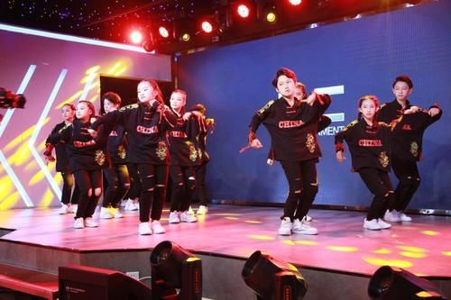 品牌|引领新生代榜样力量 复克娱乐“少儿明星团”暨品牌升级发布会启动