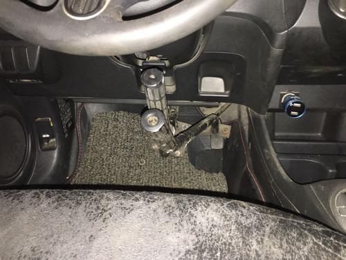  改装成|男子有腿疾竟将车辆改装成“全手动驾驶”，无证上路抢黄灯酿事故