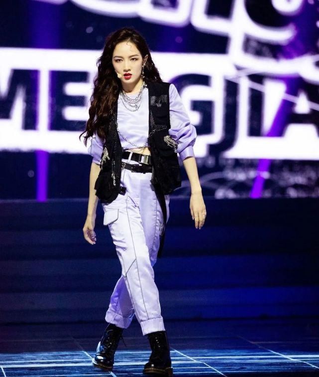  王智|《浪姐》复活排位赛：孟佳赢了张含韵，吴昕沈梦辰强势回归，谁会进入总决赛